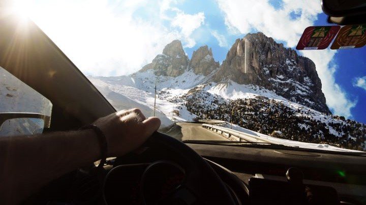 Roadtrip luxueux dans les Alpes suisses itinéraire d’exception